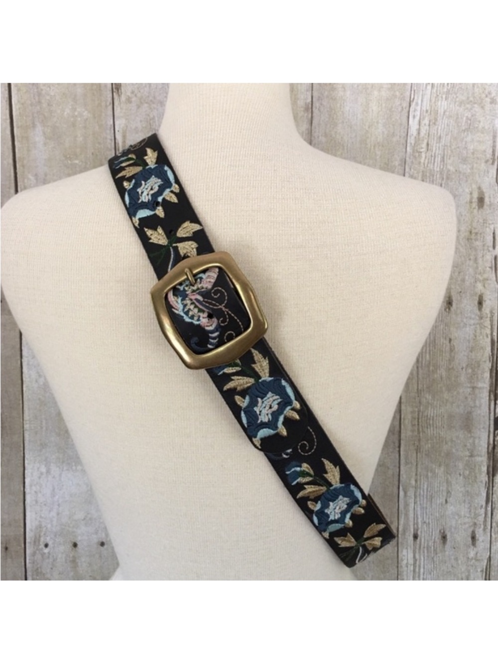 🍀LUCKY BRAND🍀EMBROIDERED BLACK LEATHER XL BELT